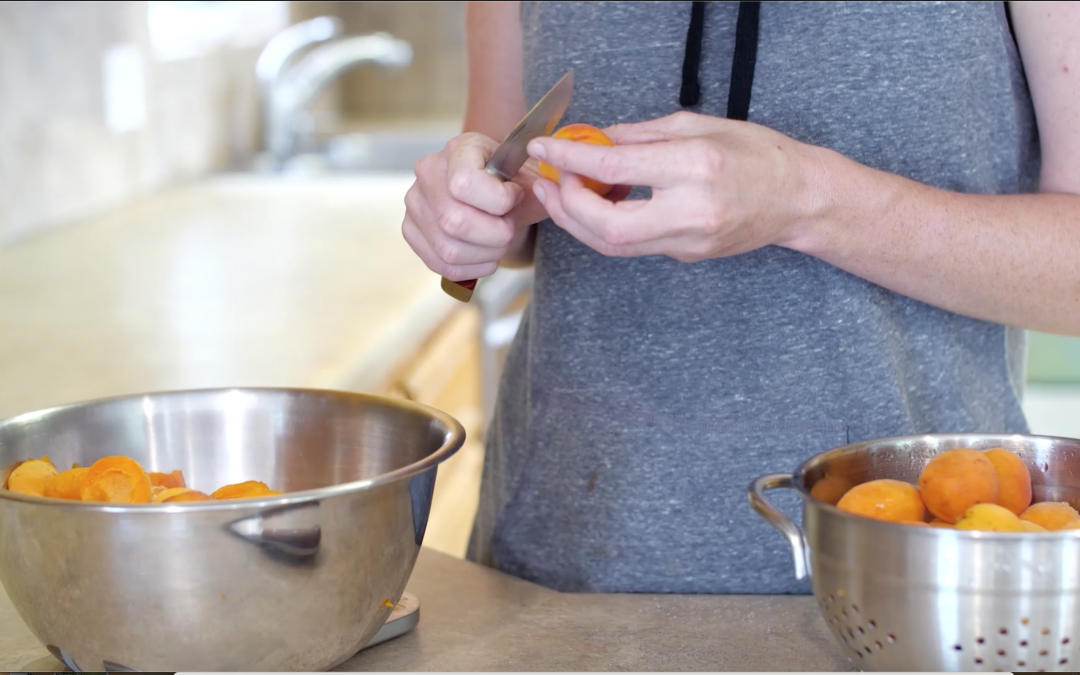 #LiveNoBox | Making Apricot Jam